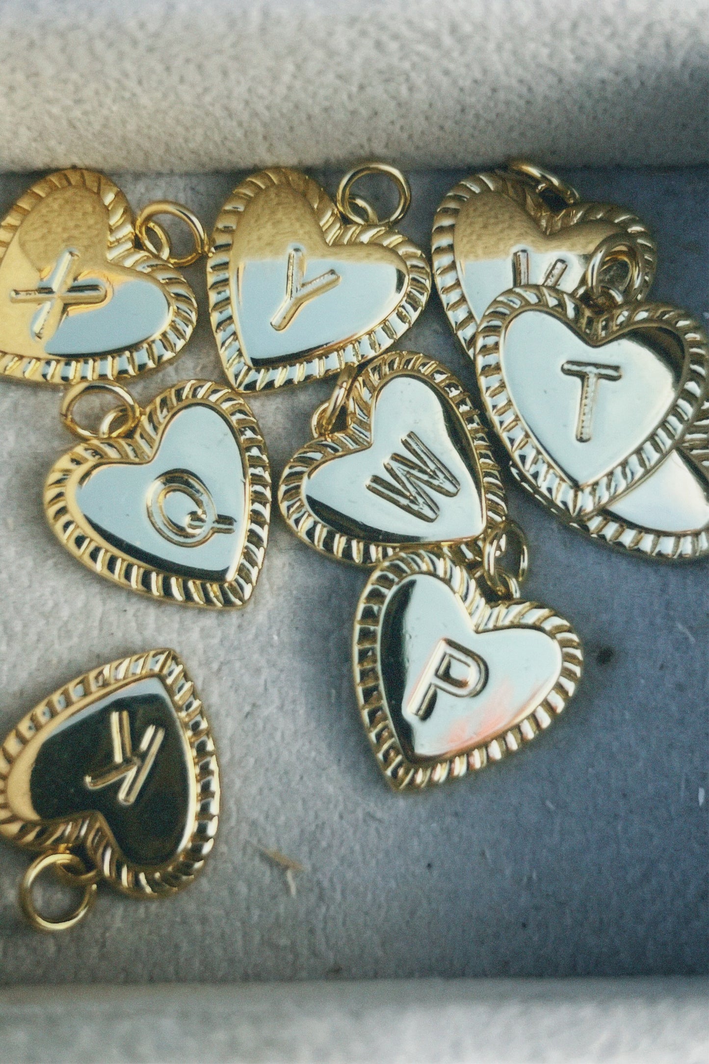 Gold Initial Corazón Necklace