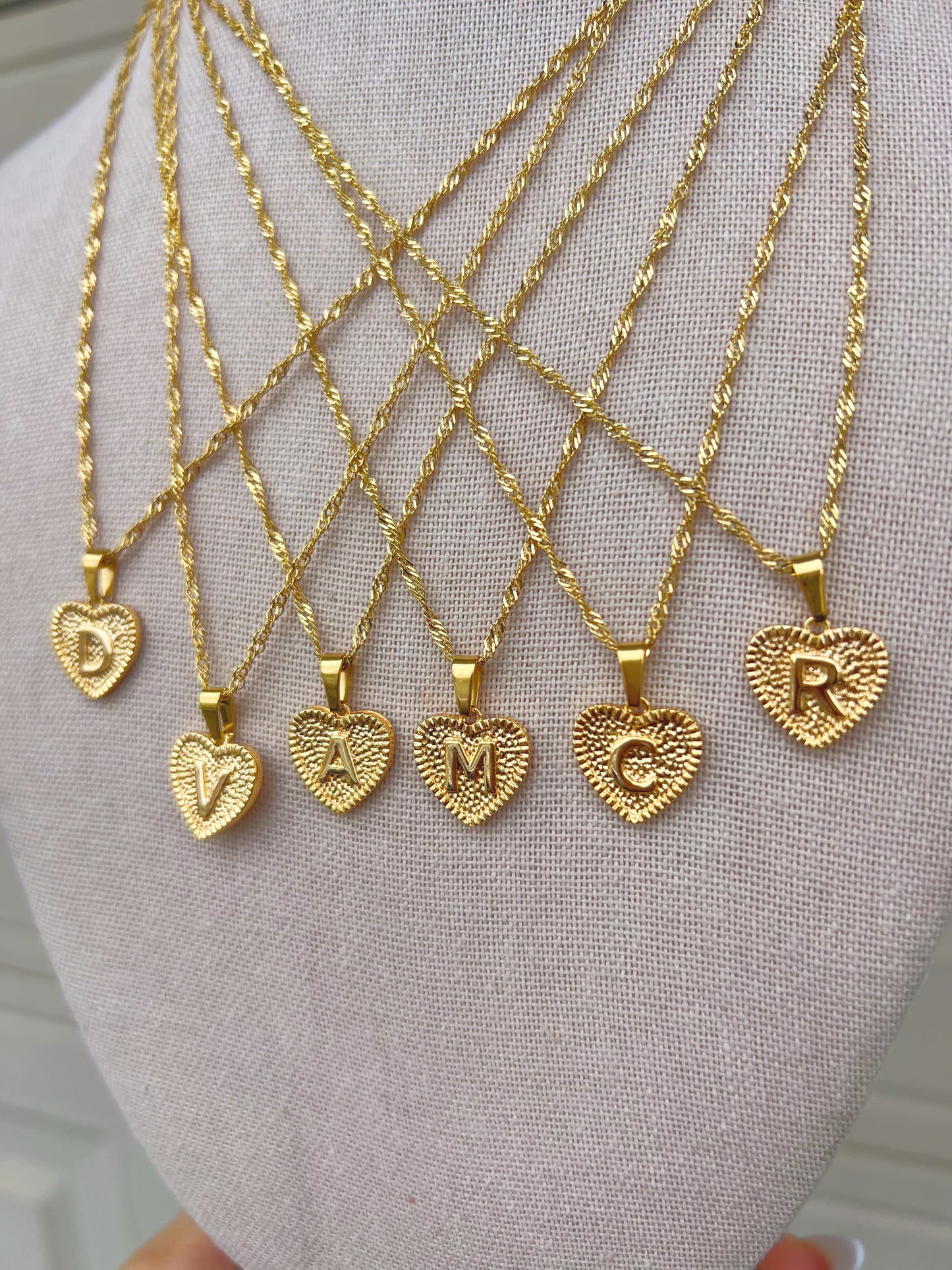 Corazón Inital Necklace