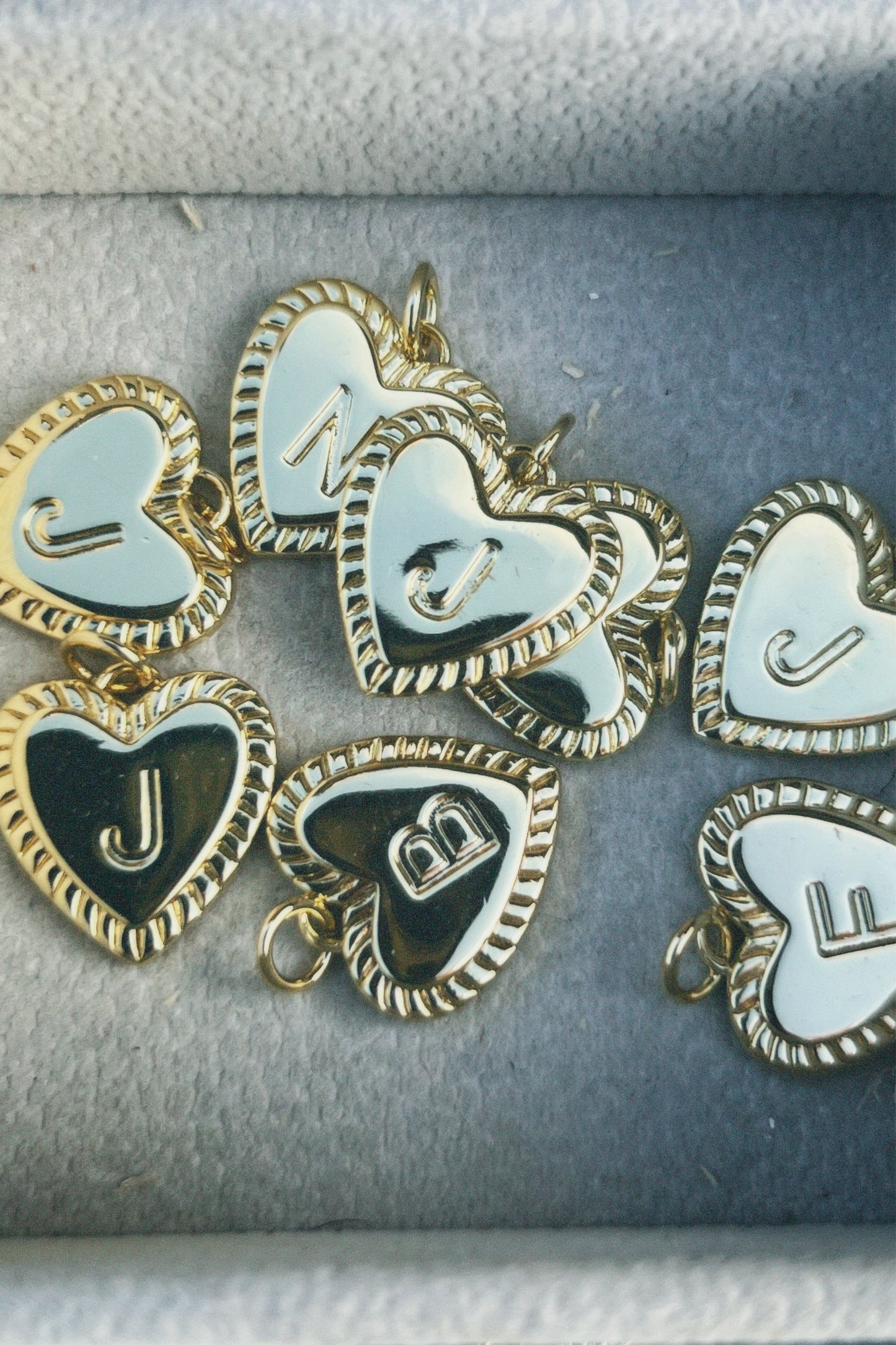 Gold Initial Corazón Necklace